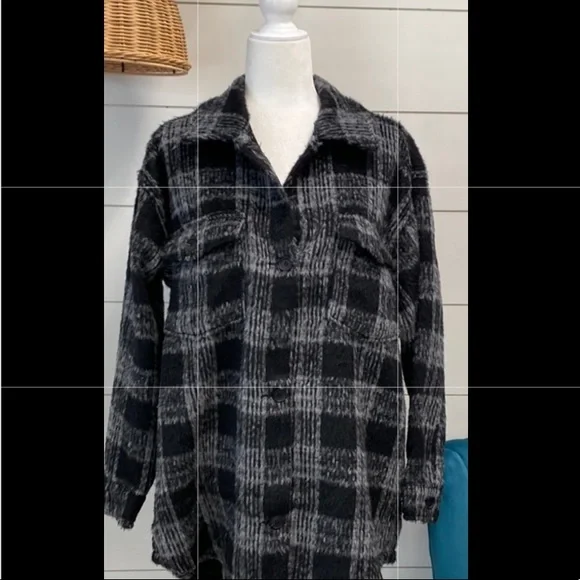 Shacket - Picture 1 of 2